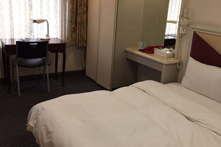Room 11 of 35
