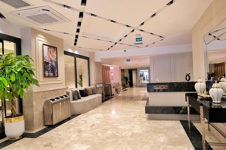Hotel Interior 13 of 137