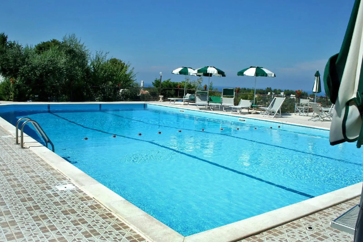 Pool 5 of 9