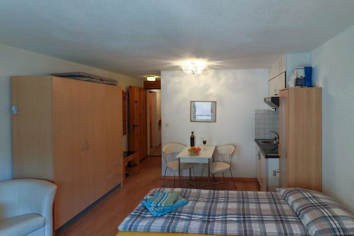 Room 28 of 169