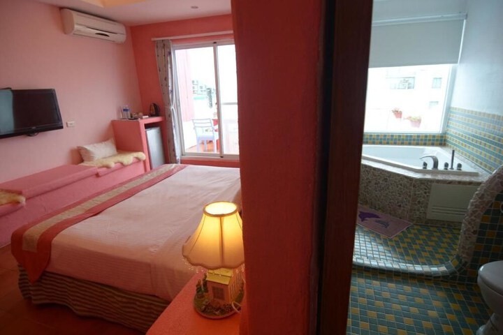 Room 4 of 35