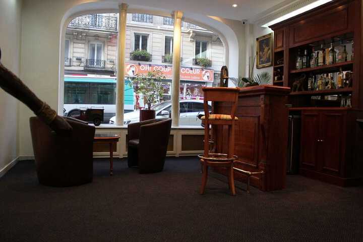 Lounge 88 of 99
