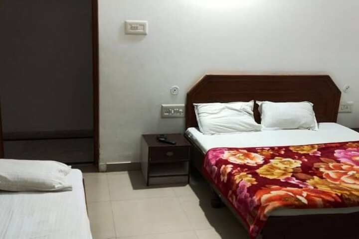 Room 9 of 16