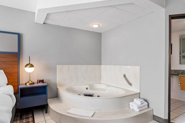 Jetted tub
