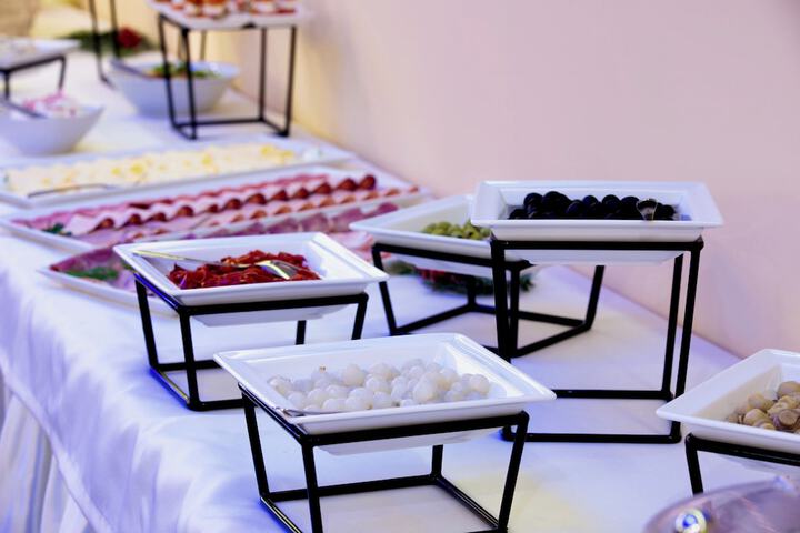 Dining 90 of 99