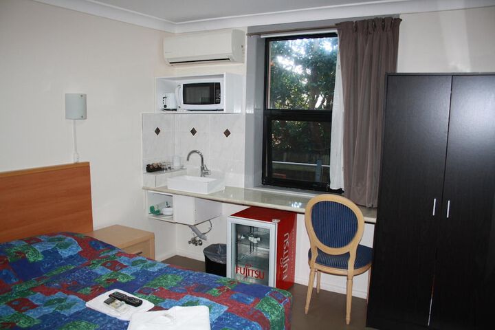 Room 18 of 34