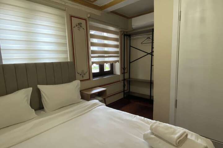 Room 21 of 38