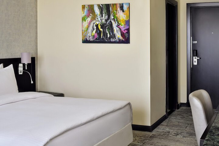 Room 29 of 195