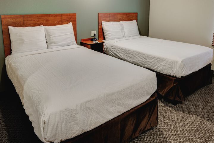 Double Accessible Queen Size Bed (4 of 8)