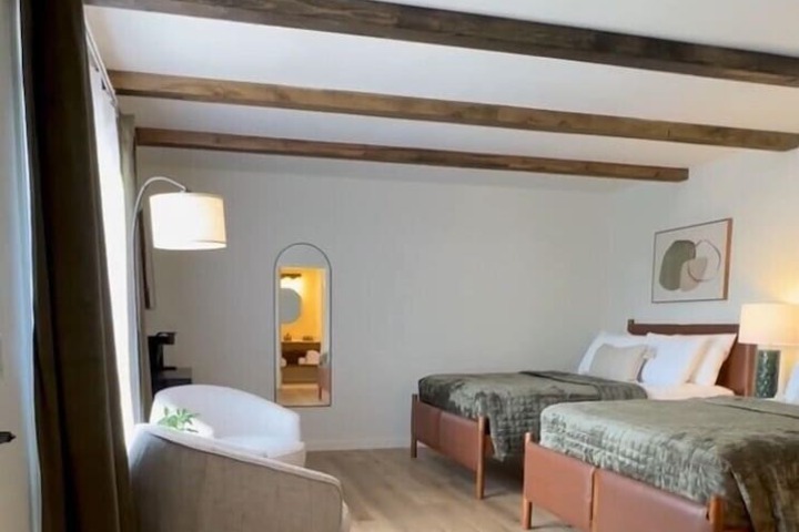 Room 8 of 17