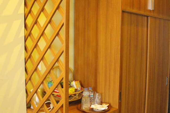 Room 12 of 25