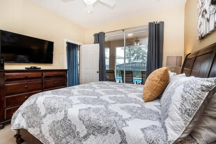 Room 4 of 24