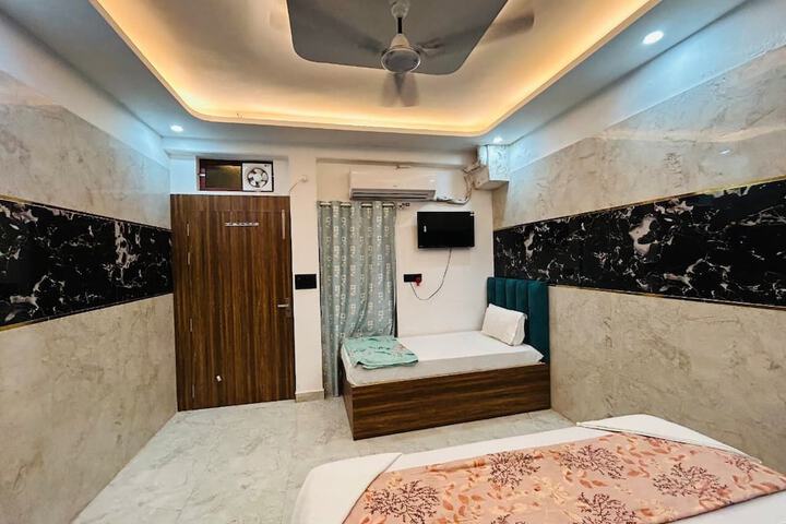 Room 14 of 35