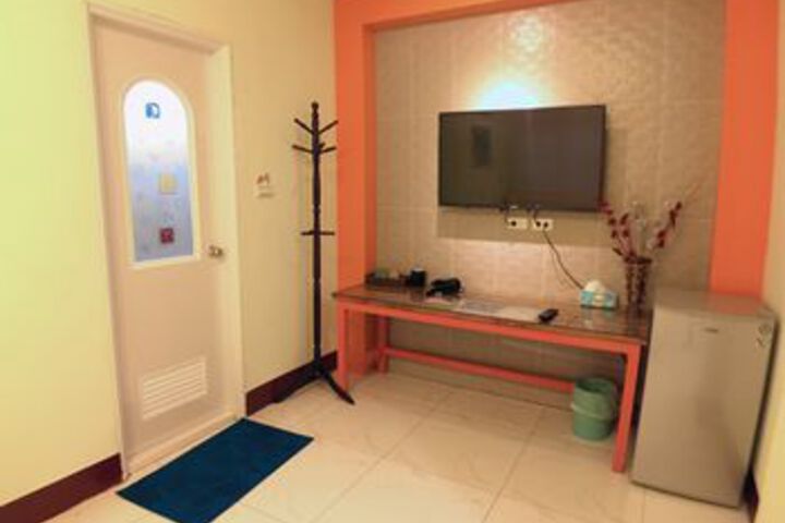 Room 18 of 33