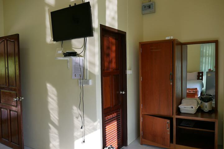 Room 28 of 74