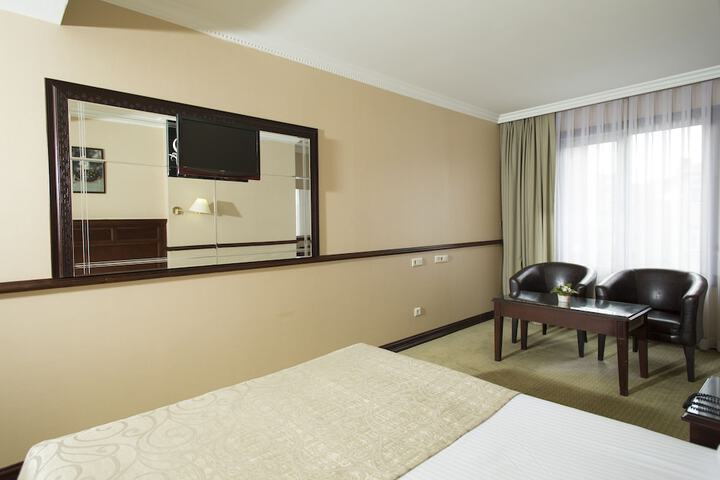 Room 44 of 114