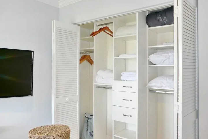 Room 6 of 19