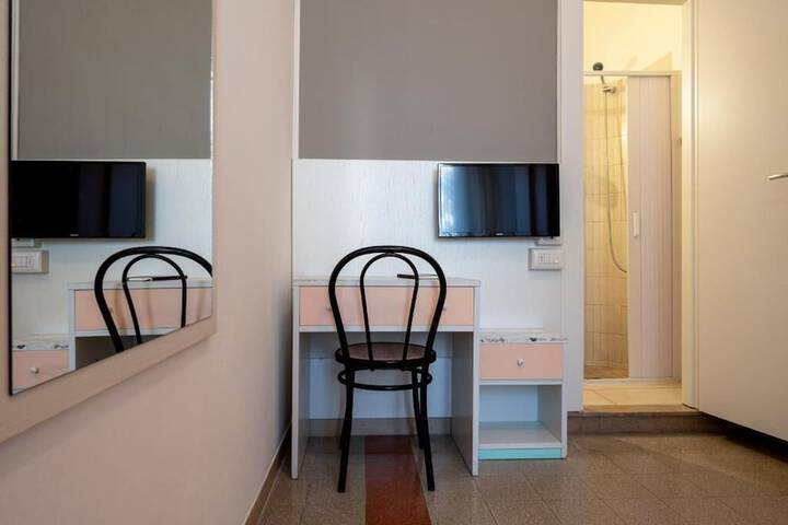 Room 16 of 37