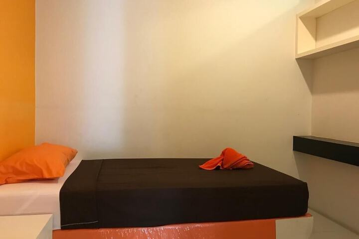 Room 12 of 37