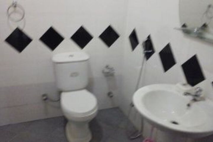 Room 3 of 27