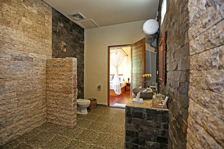 Room 14 of 25
