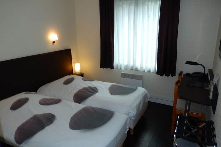 Room 5 of 31