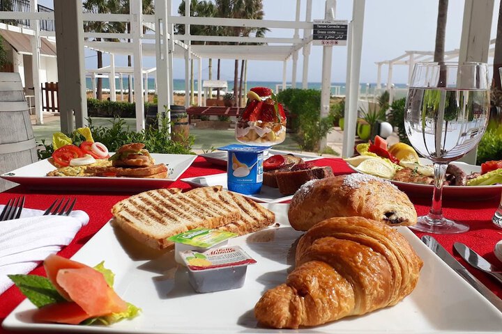 Breakfast/Coffee Service 53 of 103