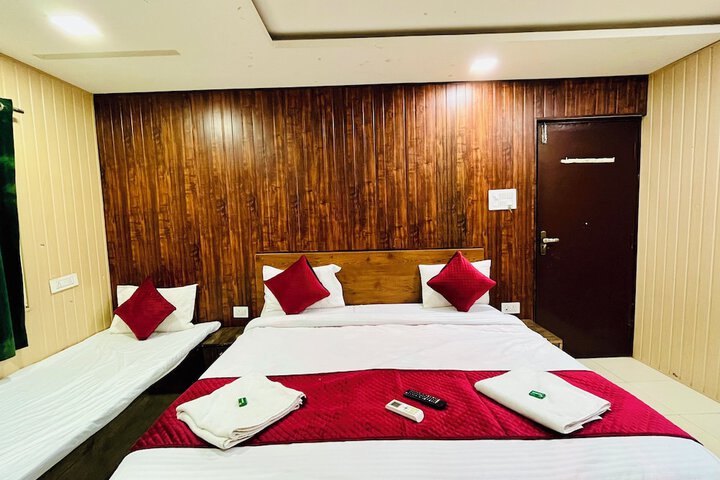 Room 13 of 27
