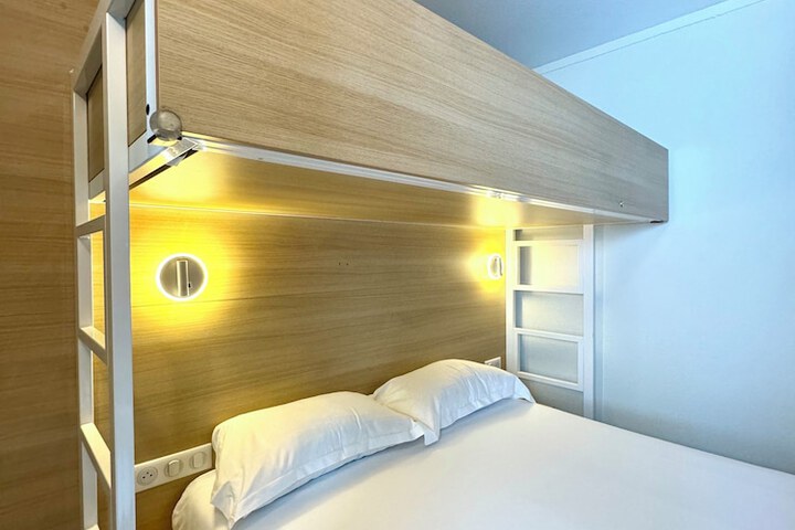 Room 15 of 42