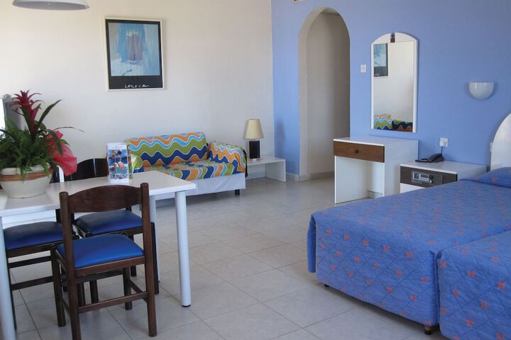 Room 9 of 37