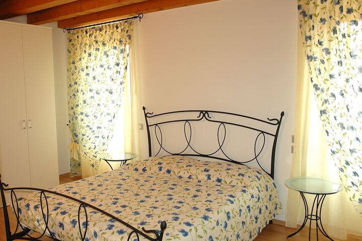Room 5 of 95