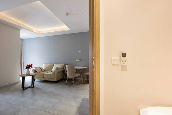 Room 9 of 48