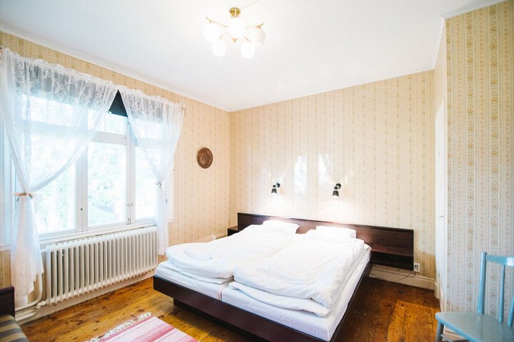 Room 2 of 18
