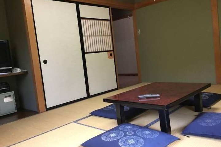 Room 5 of 14