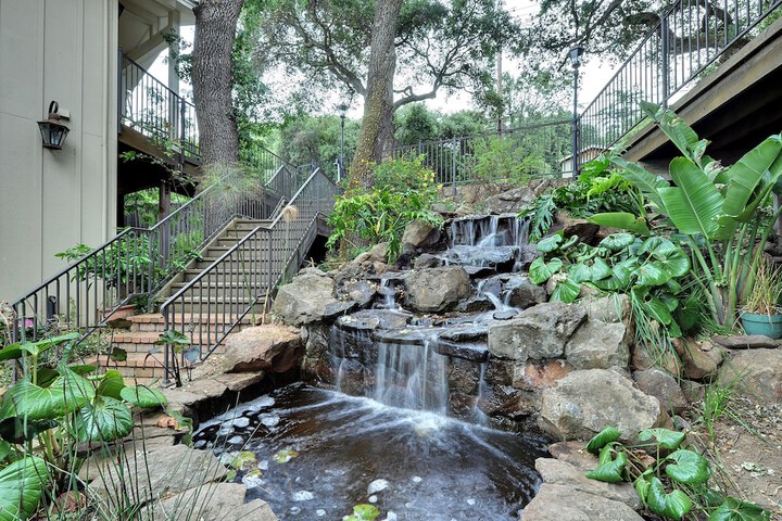 Hotel Exterior 61 of 64