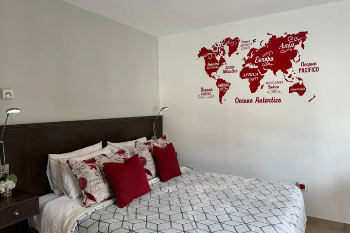 Room 9 of 12