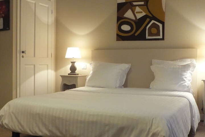 Room 7 of 16