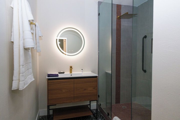1 King Bed Suite (7 of 10)