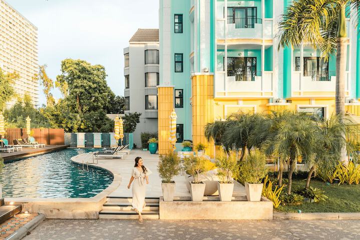 Pool Hotel