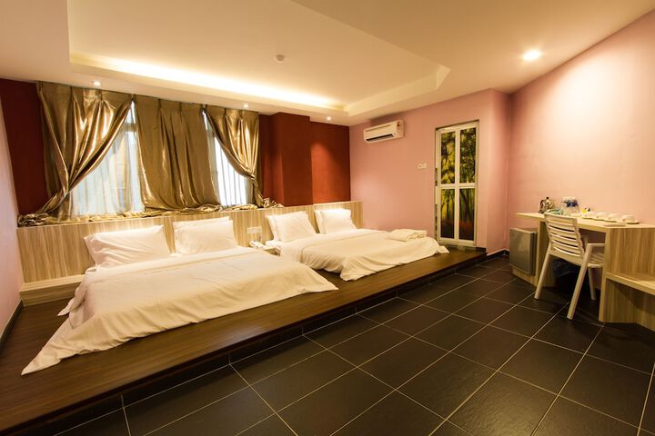 Room 5 of 15
