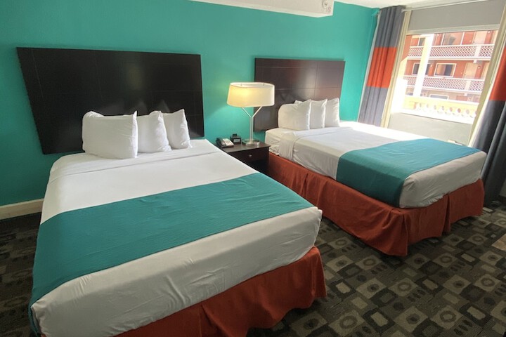 2 Queen Beds (3 of 13)
