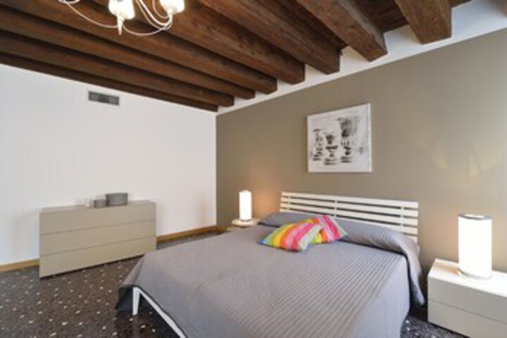 Room 22 of 30
