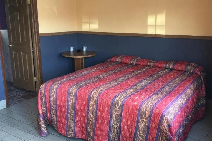 Room 6 of 15