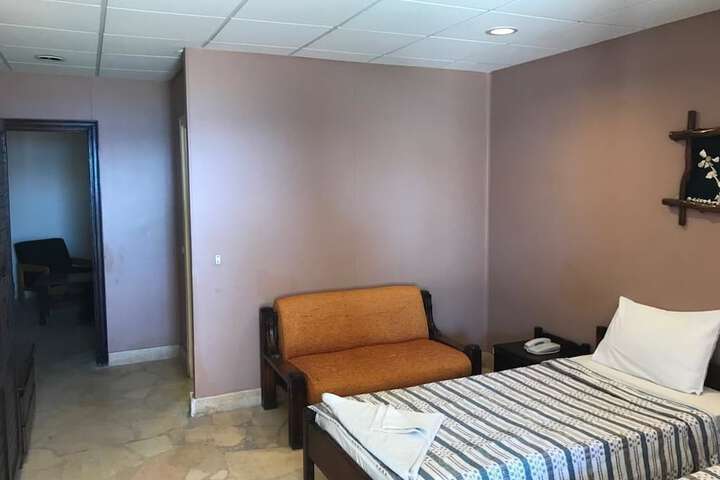 Room 8 of 37