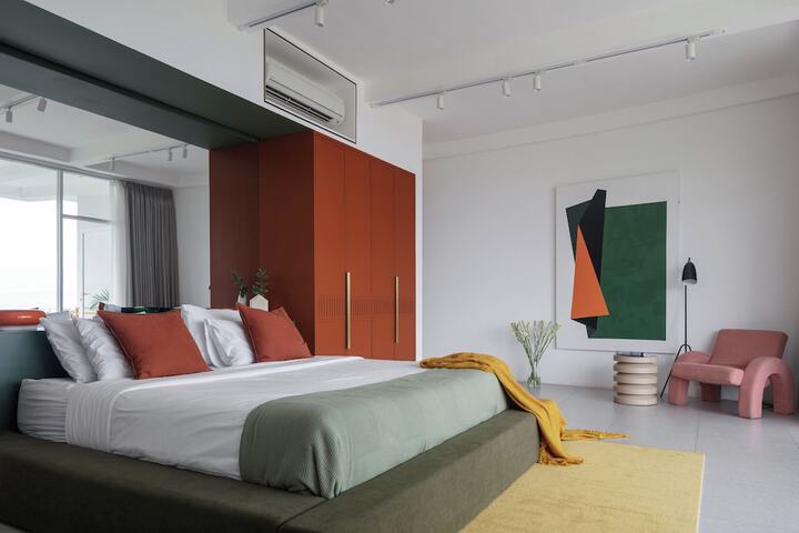 Room 7 of 32