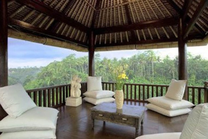 Hotel Lounge