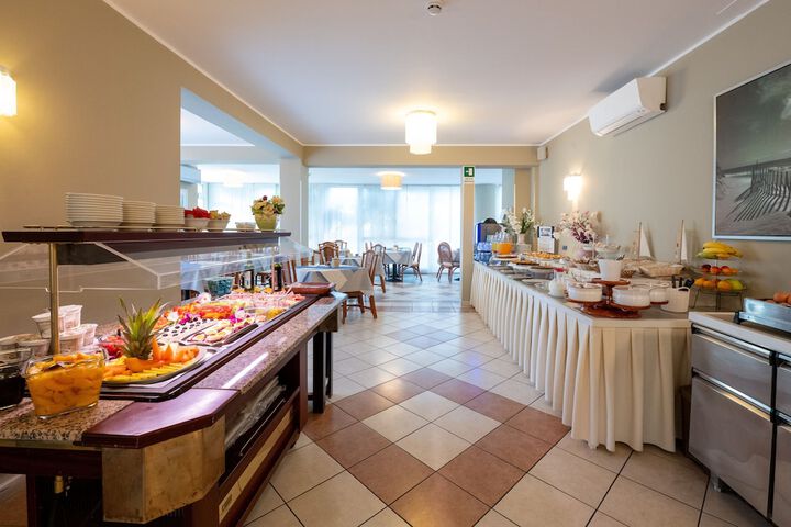 Dining 70 of 83