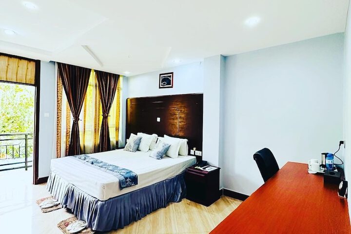 Room 27 of 143