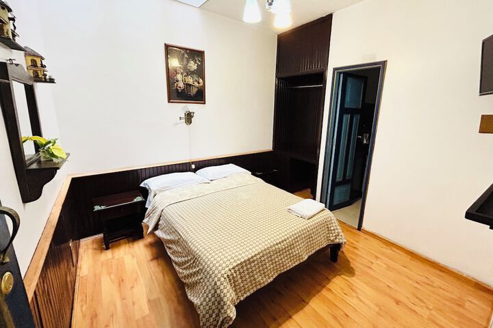 Room 11 of 34