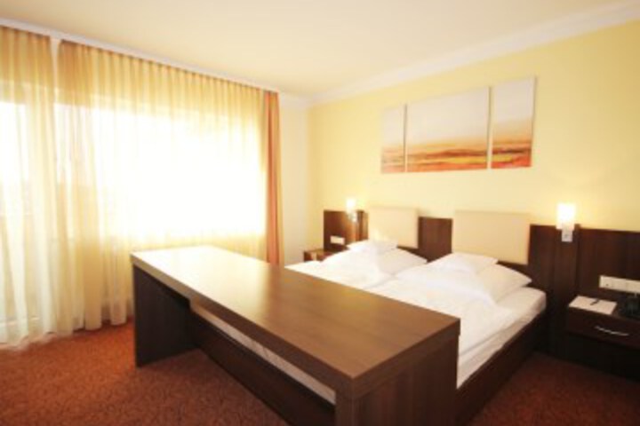 Room 8 of 25